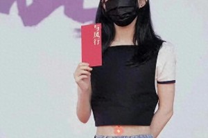 赵丽颖甜辣穿搭秘诀：叠穿背心牛仔裤秀小蛮腰